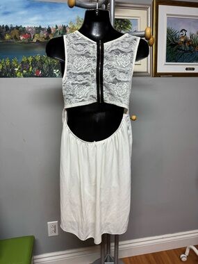 White Lace-Back Sleeveless Women's Dress. Open back . With lining. Fits sm/med
